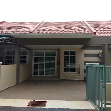 Z&M Homestay Jertih Exterior foto