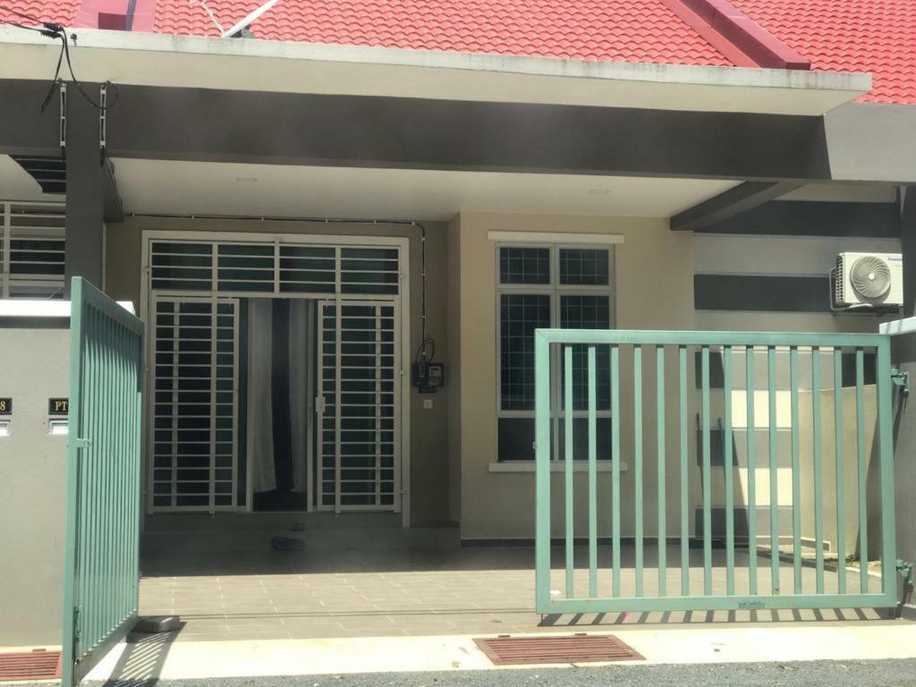 Z&M Homestay Jertih Exterior foto